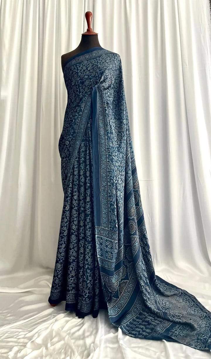 Soft Glossy Silk Digital Print Saree With Unstitched Blouse Piece
