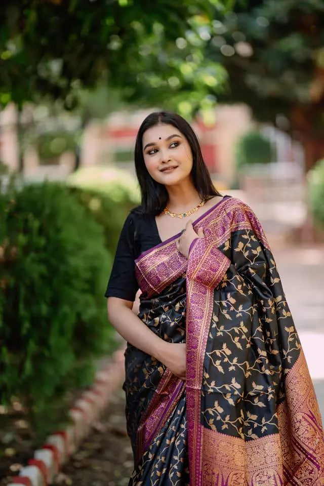 প্রিমিয়াম সিল্ক কাতান শাড়ি ব্লাউজ পিস সহ।