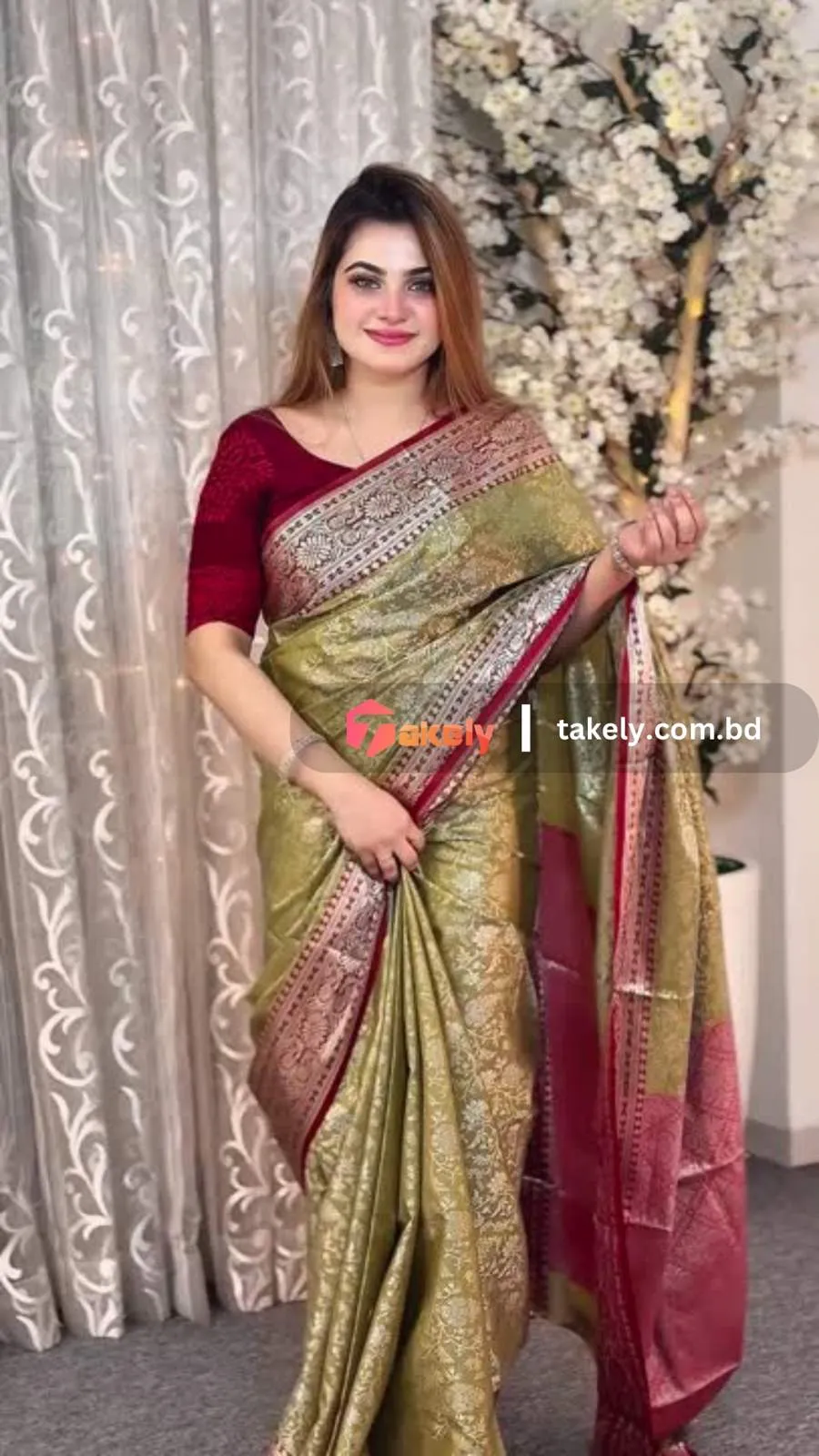 প্রিমিয়াম সিল্ক কাতান শাড়ি ব্লাউজ পিস সহ।